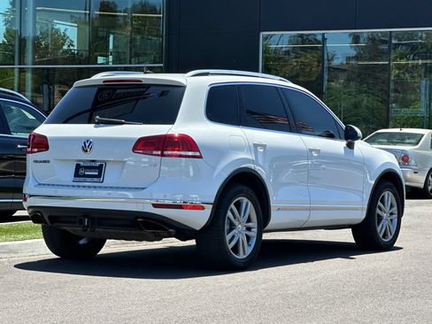 Used 2016 Volkswagen Touareg VR6 AWD/4WD image 3