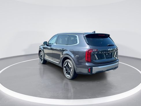 Used 2025 Kia Telluride S FWD image 7