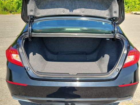Used 2019 Honda Accord LX image 17