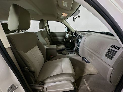 Used 2008 Dodge Nitro SXT RWD image 26