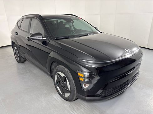 Used 2024 Hyundai Kona SEL FWD image 2