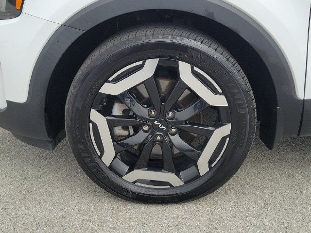Used 2024 Kia Telluride EX w/ EX Captain's Chair Package AWD/4WD image 9