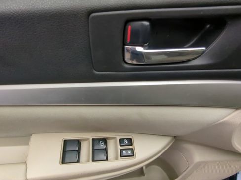 Used 2011 Subaru Outback 2.5i AWD/4WD image 23