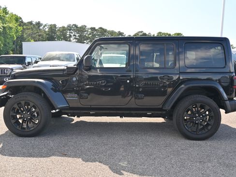 Used 2025 Jeep Wrangler Unlimited Sahara w/ Safety Group AWD/4WD image 7