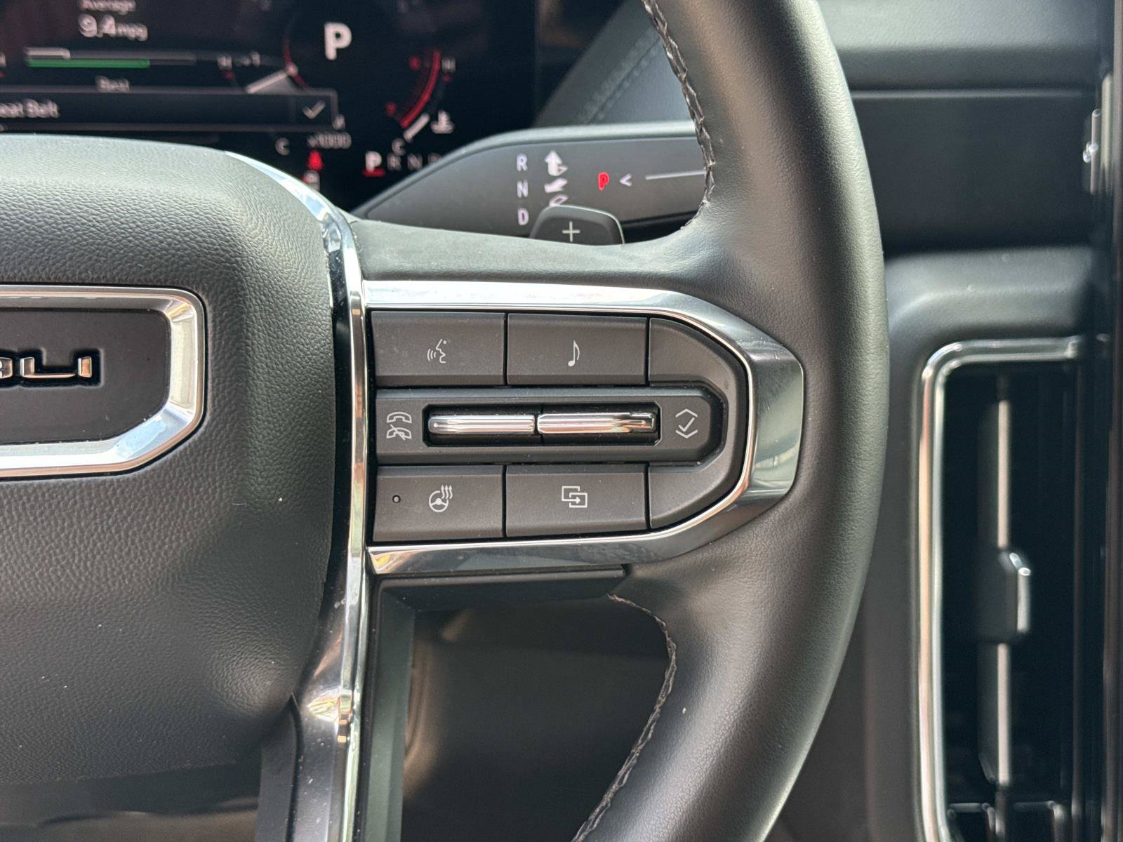 Used 2025 GMC Yukon XL Denali AWD/4WD image 27