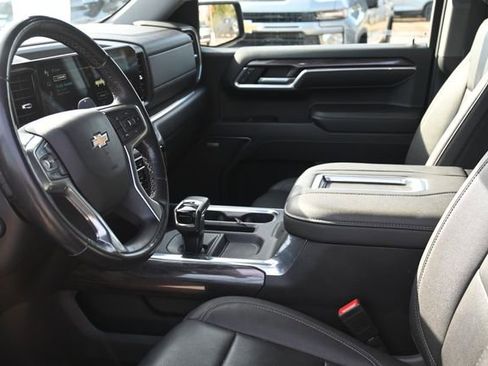 Used 2022 Chevrolet Silverado 1500 LTZ w/ Technology Package image 9