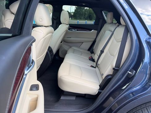 Used 2018 Cadillac XT5 Luxury w/ LPO, Sport Package AWD/4WD image 18