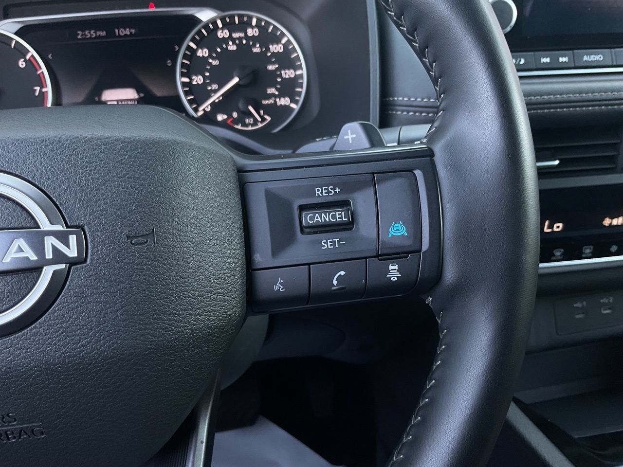 Used 2025 Nissan Rogue SV FWD image 32