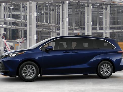 New 2025 Toyota Sienna LE image 3