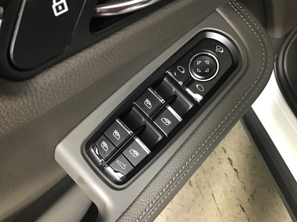 Certified 2026 Porsche Macan AWD/4WD image 29