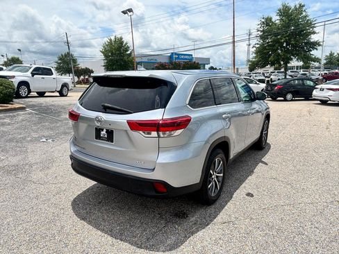 Used 2019 Toyota Highlander XLE FWD image 19