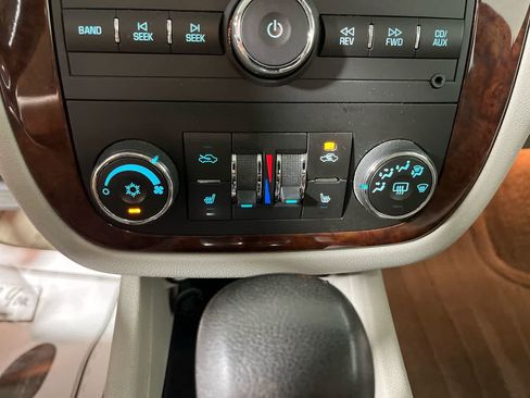 Used 2011 Chevrolet Impala LT w/ Luxury Edition Package FWD image 19