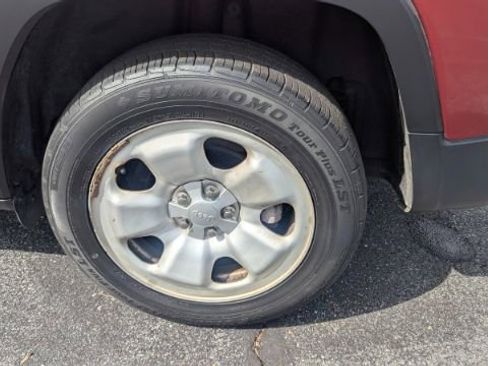 Used 2016 Jeep Cherokee Sport image 10