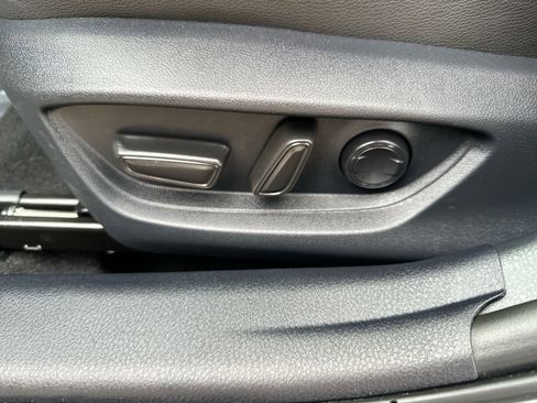 Used 2025 Toyota Camry SE image 12