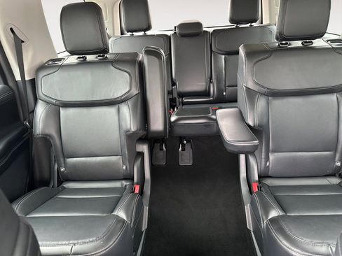 Certified 2025 Ford Expedition Platinum image 13