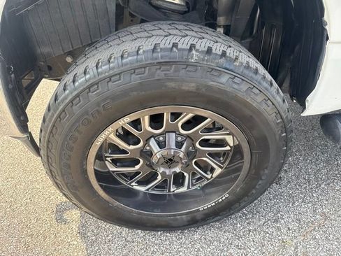 Used 2018 Nissan Titan SV AWD/4WD image 13