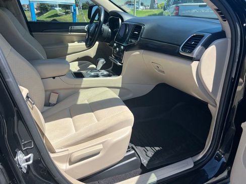 Used 2022 Jeep Grand Cherokee Laredo E w/ Security & Convenience Group image 17