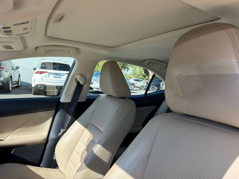 Used 2017 Lexus IS 200t RWD image 9
