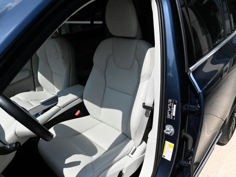 Used 2023 Volvo XC90 B6 Plus AWD/4WD image 19