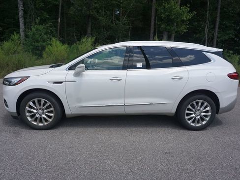 Used 2018 Buick Enclave Premium w/ Experience Buick Package FWD image 21
