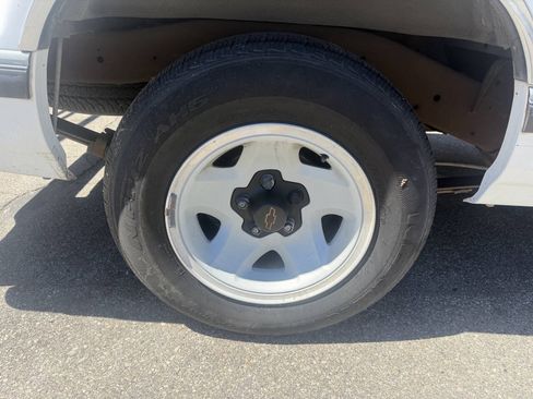 Used 1994 Chevrolet S10 Pickup LS RWD image 13