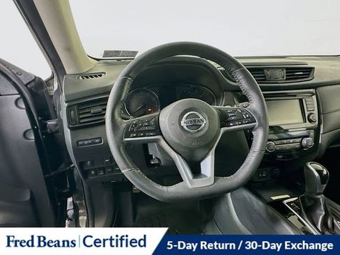 Used 2018 Nissan Rogue SV w/ Premium Package image 13