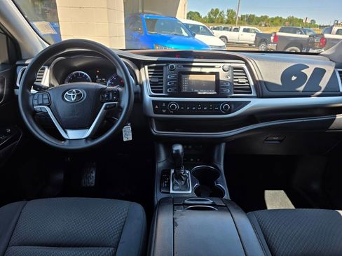 Used 2019 Toyota Highlander LE image 8