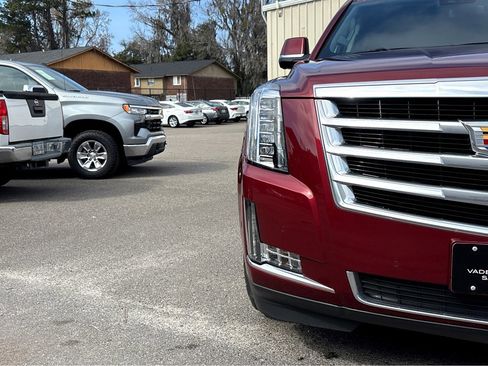 Used 2020 Cadillac Escalade Luxury image 27