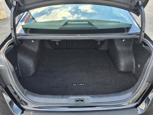 Used 2024 Nissan Altima 2.5 SV FWD image 11