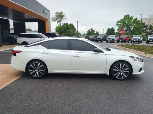 Used 2019 Nissan Altima 2.5 SR w/ SR Premium Package FWD image 3