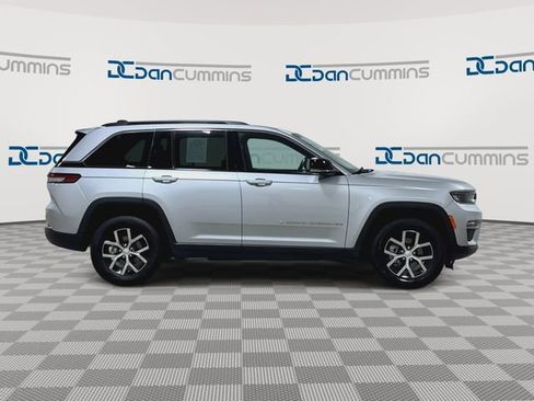 Used 2024 Jeep Grand Cherokee Limited AWD/4WD image 9