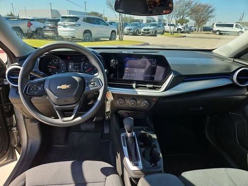 Used 2024 Chevrolet Trax LS w/ LS Convenience Package image 18