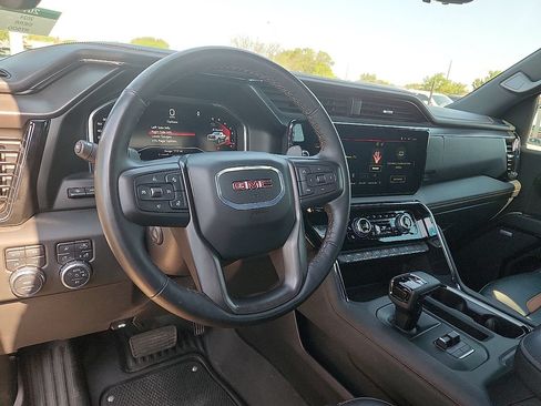 Used 2024 GMC Sierra 1500 AT4 w/ Technology Package AWD/4WD image 6