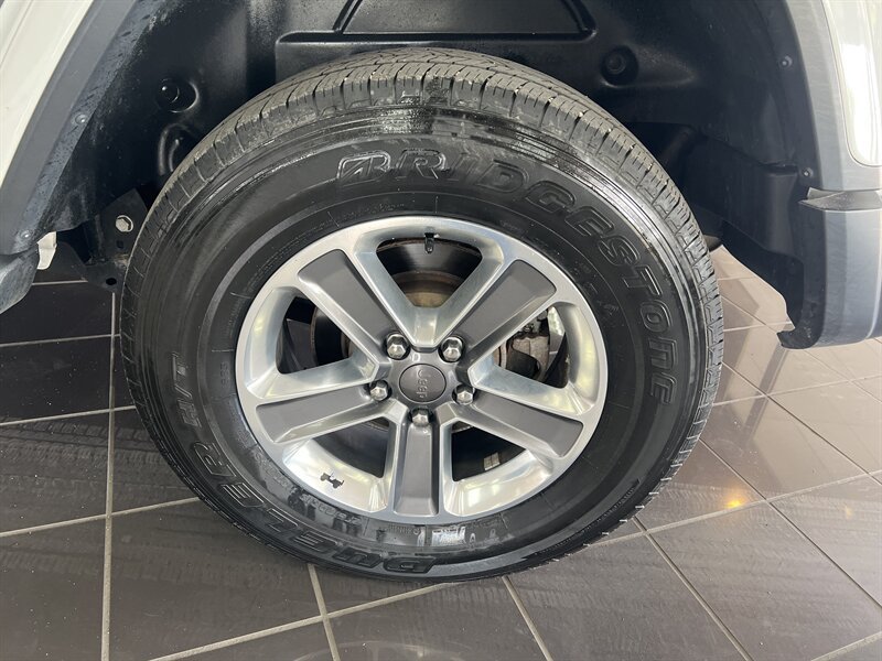 Used 2019 Jeep Wrangler Unlimited Sahara AWD/4WD image 29