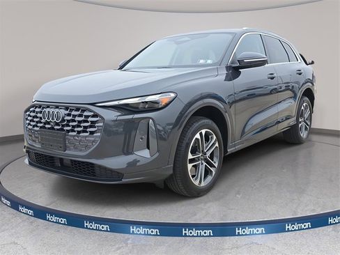 Used 2025 Audi Q5 Premium w/ Convenience Package image 1