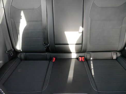 Used 2022 Volkswagen Taos SE image 13