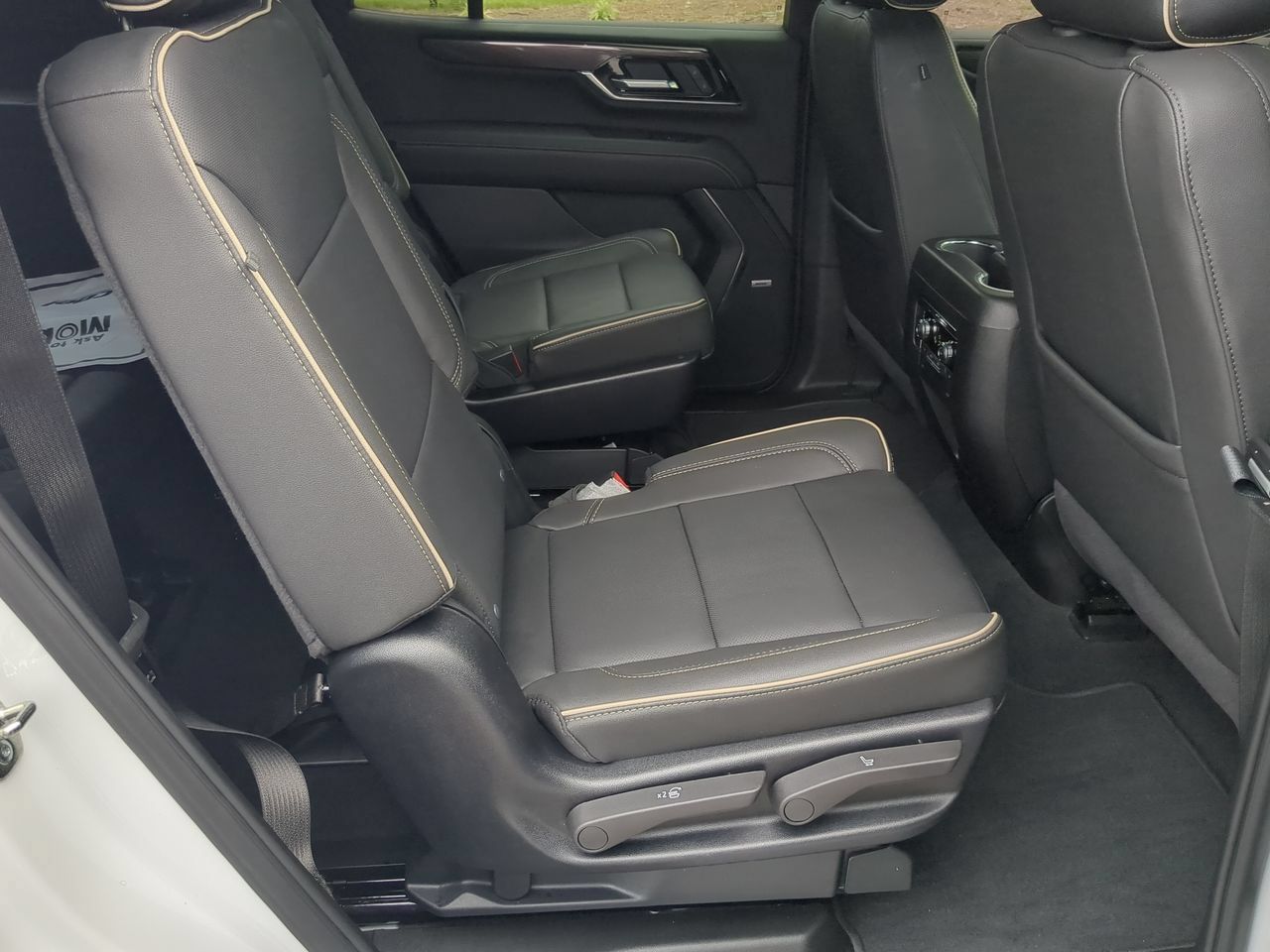 Used 2025 GMC Yukon Elevation AWD/4WD image 28