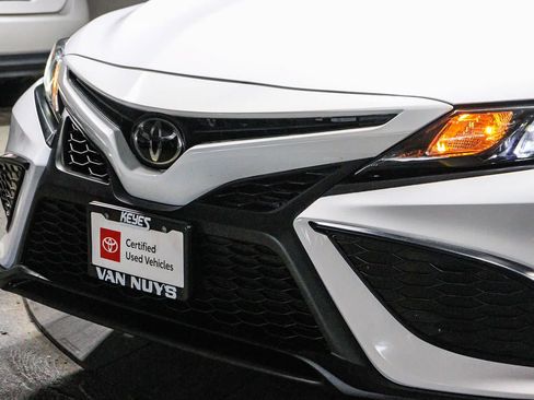 Used 2023 Toyota Camry SE FWD image 8
