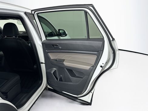 Used 2023 Volkswagen Atlas Cross Sport SE w/ Panoramic Sunroof Package FWD image 31