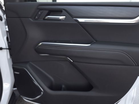 Used 2025 GMC Acadia Elevation image 47