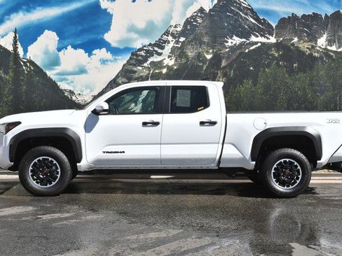 Certified 2025 Toyota Tacoma TRD Off-Road image 7