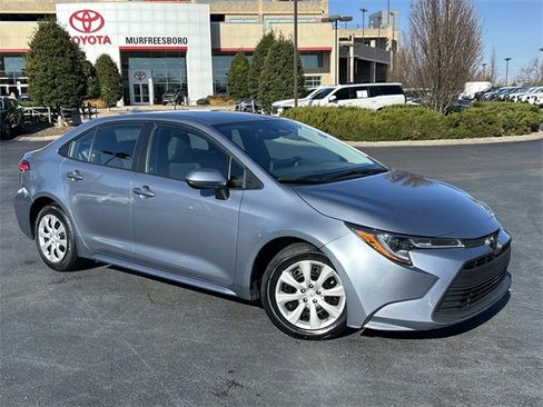 Used 2023 Toyota Corolla LE image 2