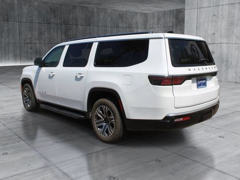 Used 2024 Jeep Wagoneer L Series II RWD image 5