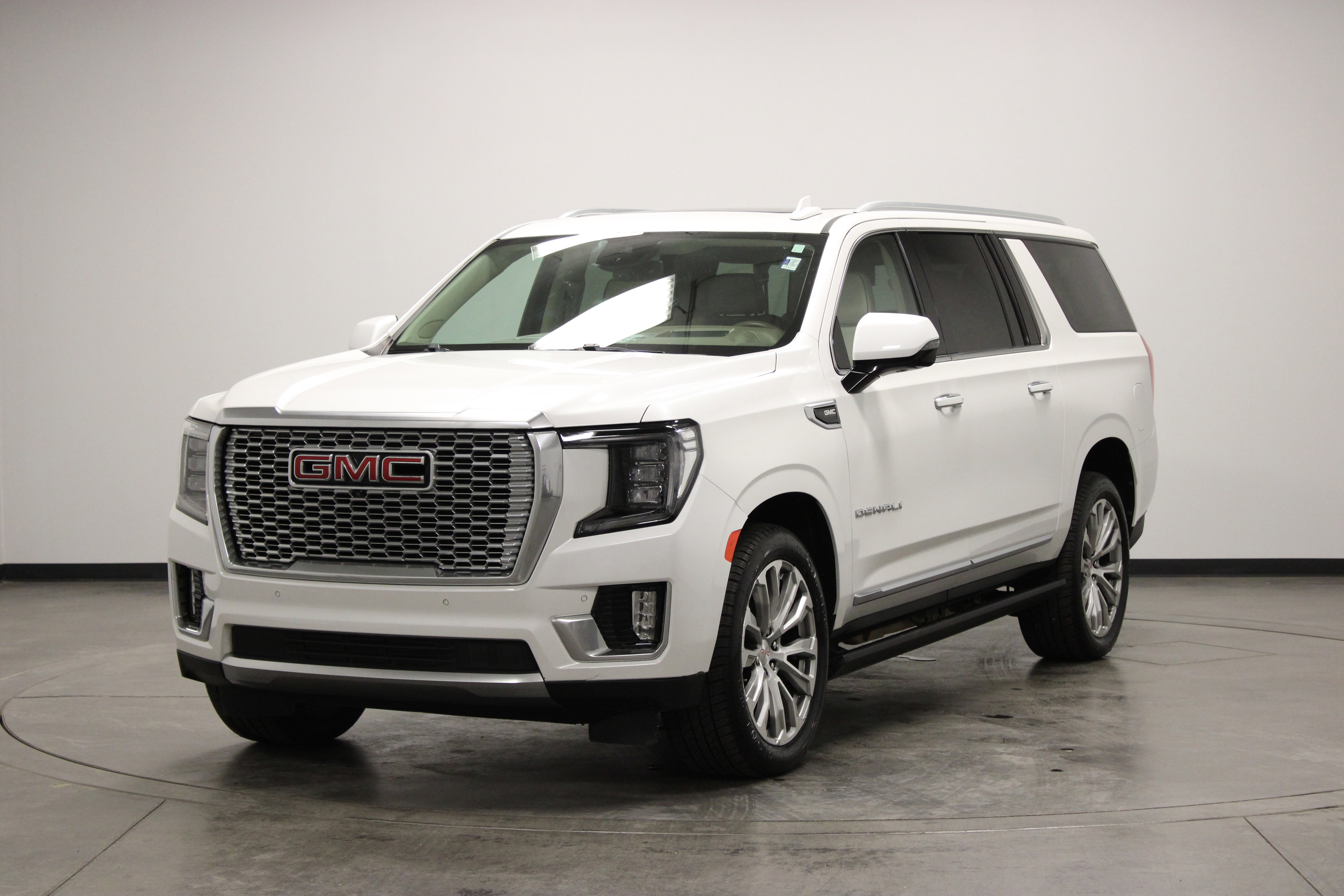Used 2023 GMC Yukon XL Denali AWD/4WD image 4