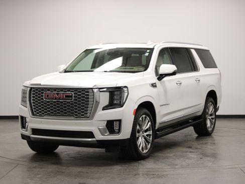 Used 2023 GMC Yukon XL Denali AWD/4WD image 4