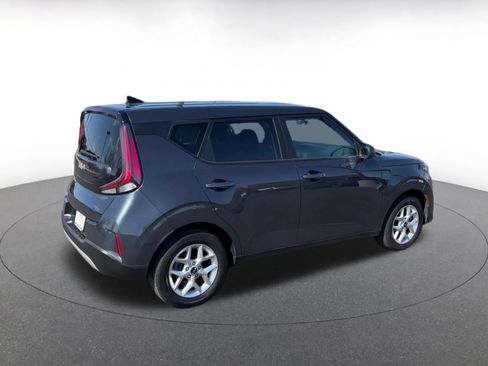 Used 2025 Kia Soul LX w/ LX Technology Package FWD image 14