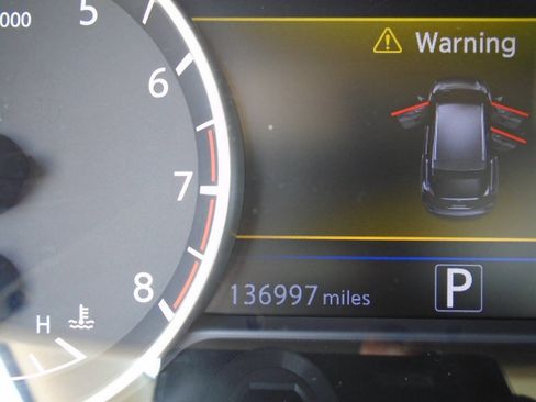 Used 2015 Nissan Murano Platinum w/ Platinum Technology Package FWD image 16