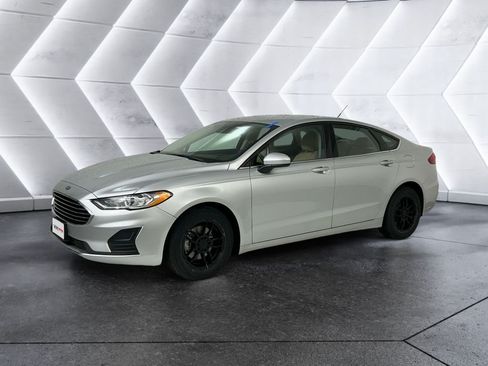 Used 2019 Ford Fusion S FWD image 3