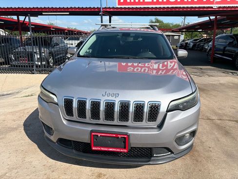 Used 2019 Jeep Cherokee Latitude Plus w/ Comfort/Convenience Group FWD image 13