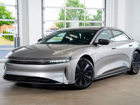 Used 2024 Lucid Air Pure RWD image 2